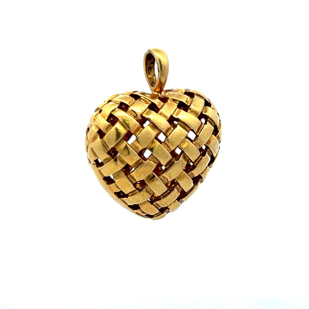 Tiffany & Co Vannerie Woven Heart  18 Karat Yellow Gold Pandent