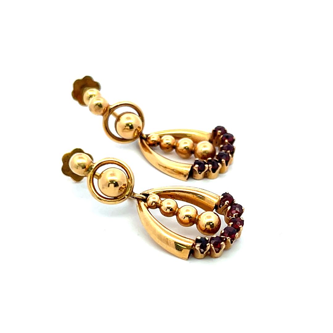 0.60 Carat Round Brilliant Ruby 18 Karat Yellow Gold Dangling Earrings