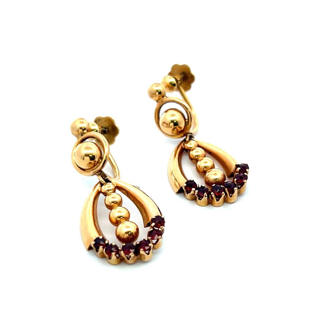 0.60 Carat Round Brilliant Ruby 18 Karat Yellow Gold Dangling Earrings