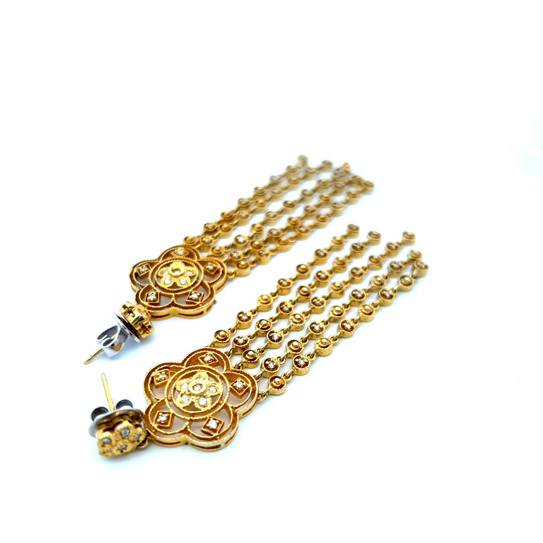0.50 Carat Round Brilliant Diamond 18 Karat Yellow Gold Dangling Earrings