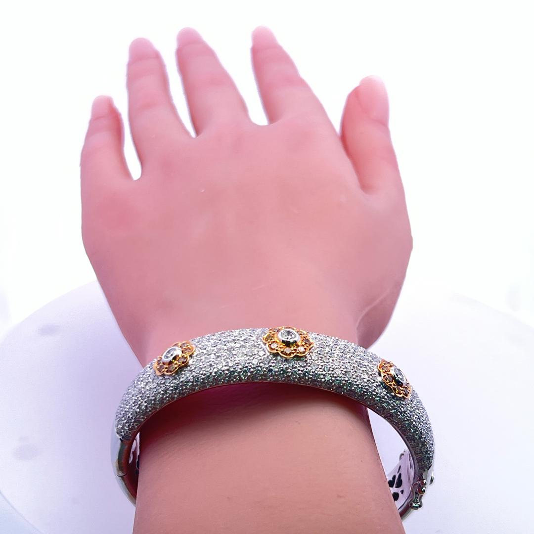 6.72 Carat Round Brilliant VS Diamond 18 Karat Two Tone Gold Bangle Bracelet