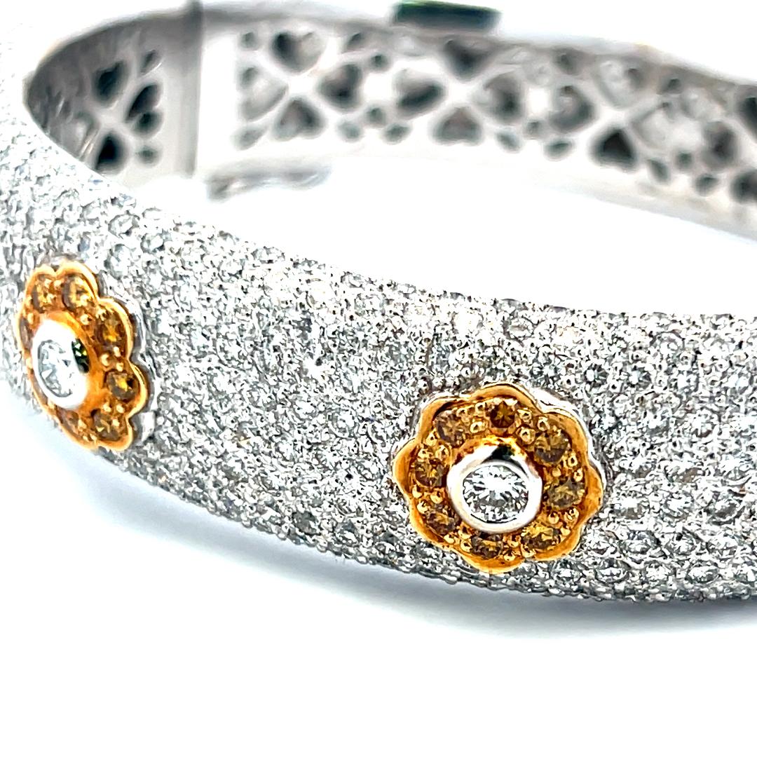 6.72 Carat Round Brilliant VS Diamond 18 Karat Two Tone Gold Bangle Bracelet