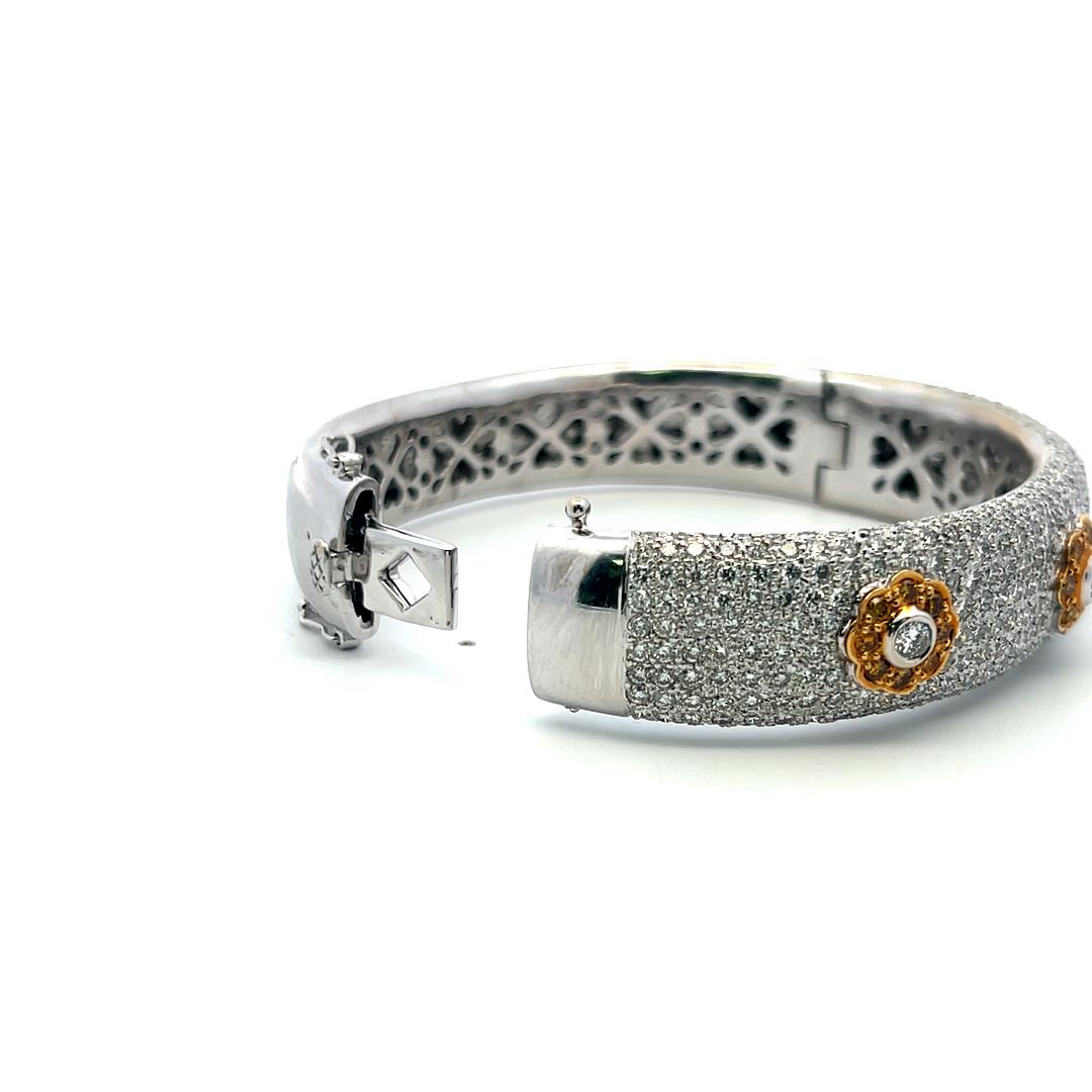 6.72 Carat Round Brilliant VS Diamond 18 Karat Two Tone Gold Bangle Bracelet