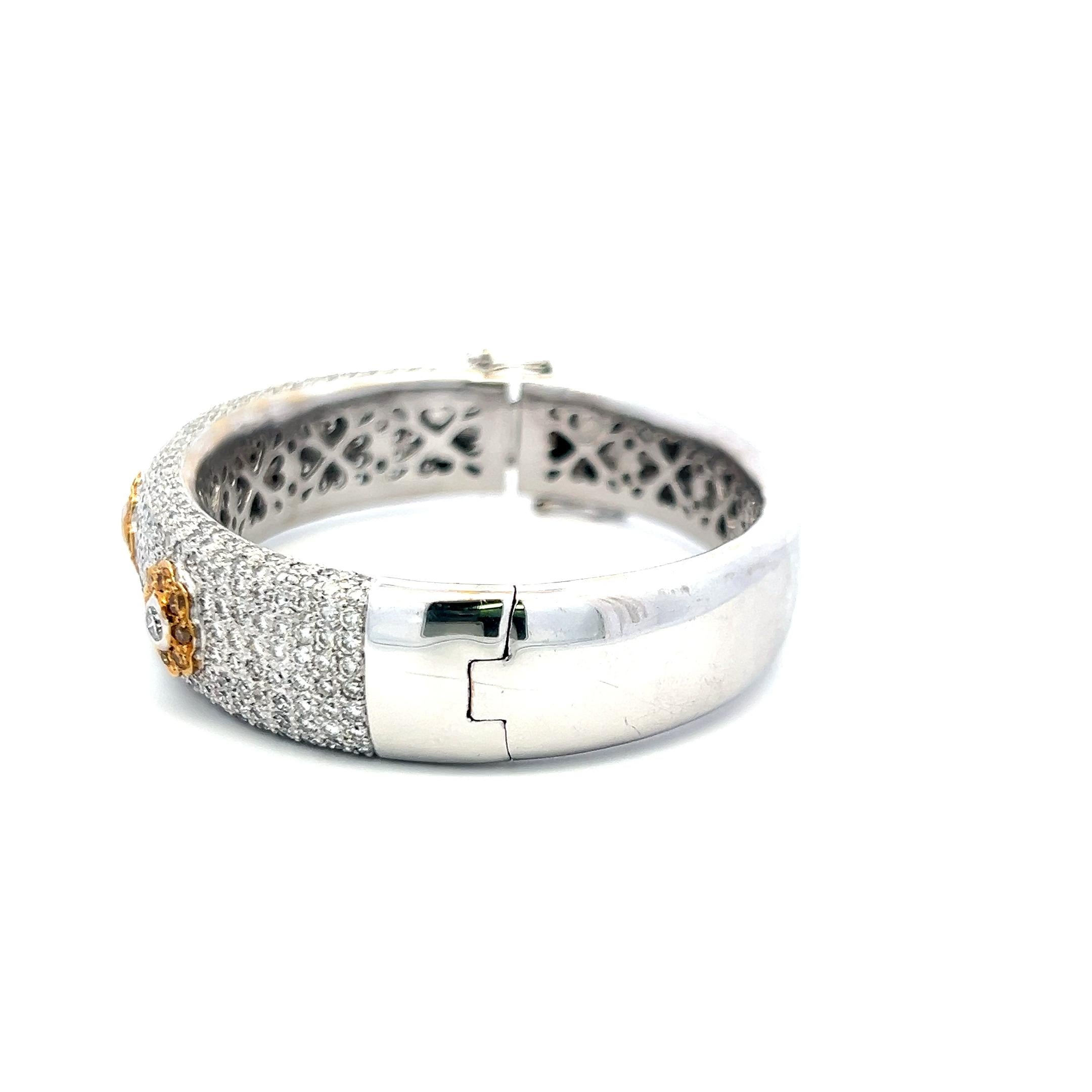 6.72 Carat Round Brilliant VS Diamond 18 Karat Two Tone Gold Bangle Bracelet