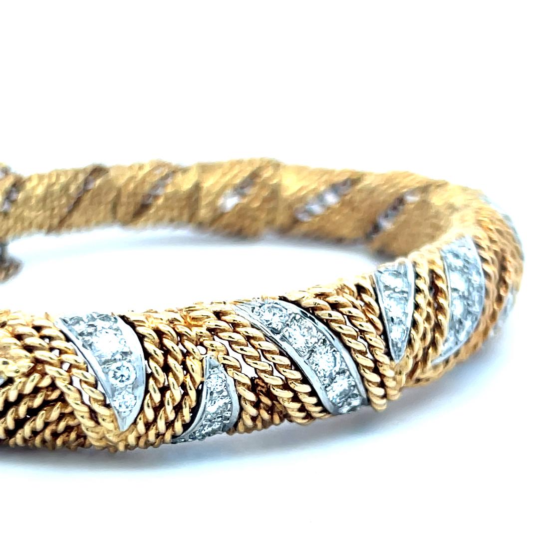 1.00 Carat Round Brilliant Diamond 18K Yellow Gold Textured Bangle Bracelet