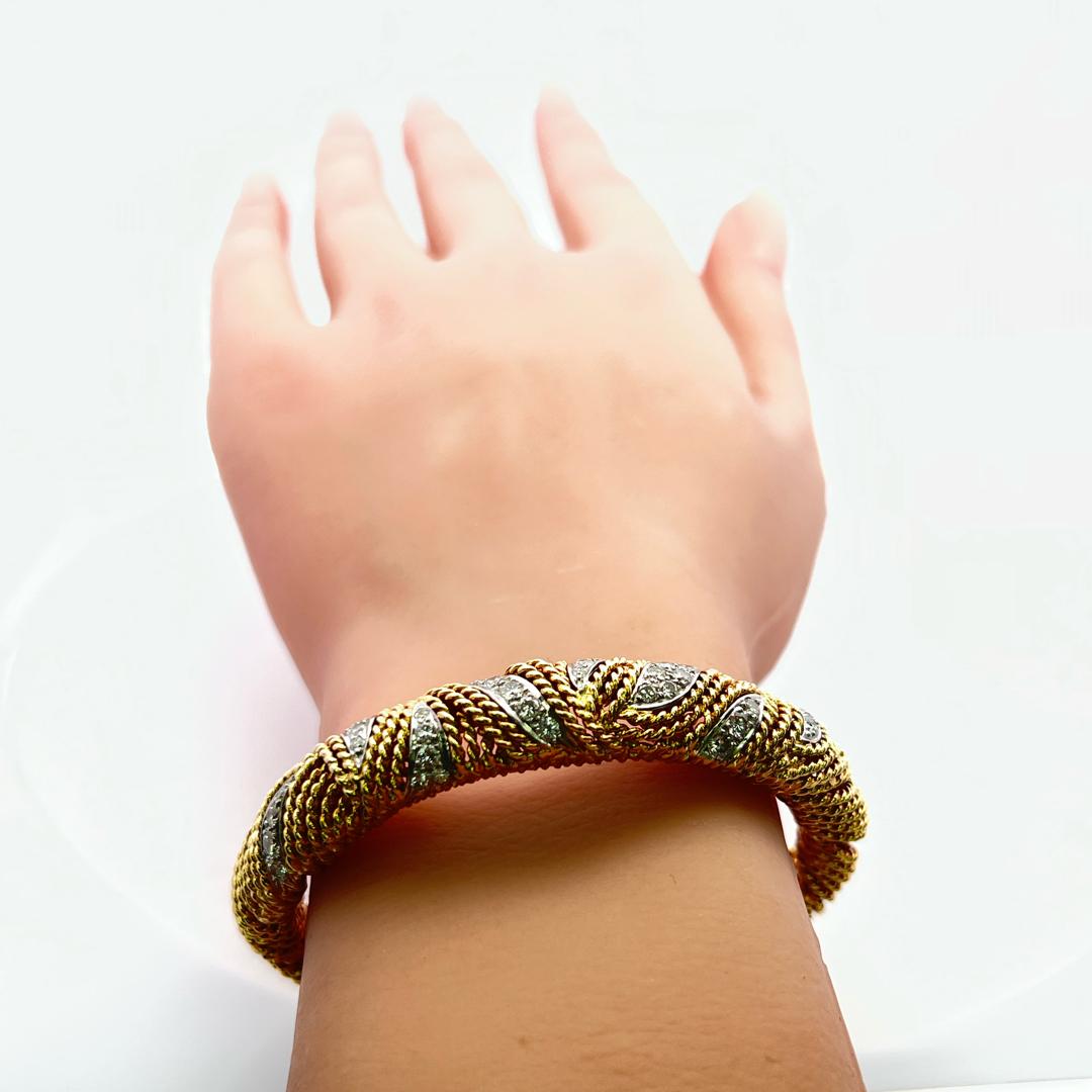 1.00 Carat Round Brilliant Diamond 18K Yellow Gold Textured Bangle Bracelet