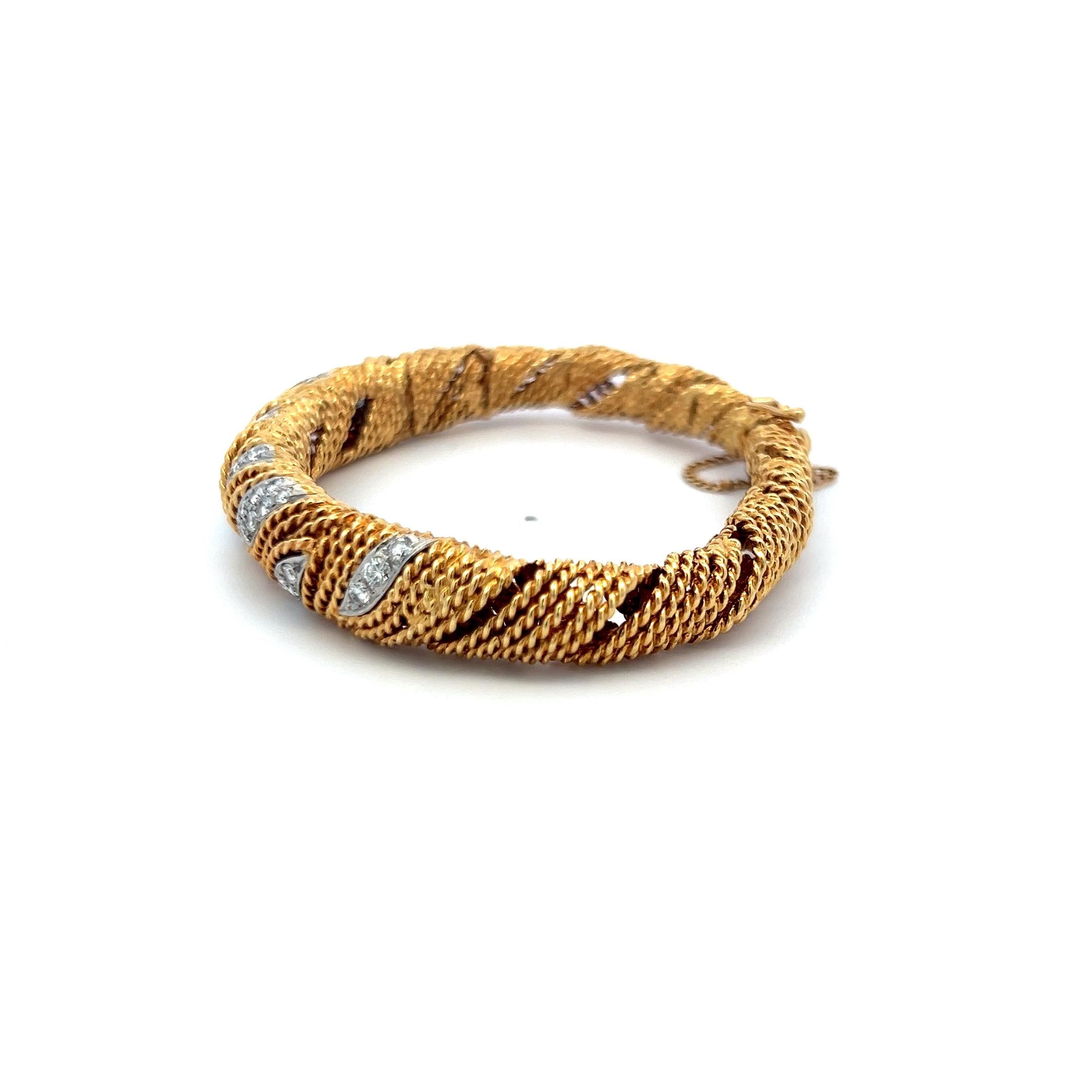 1.00 Carat Round Brilliant Diamond 18K Yellow Gold Textured Bangle Bracelet