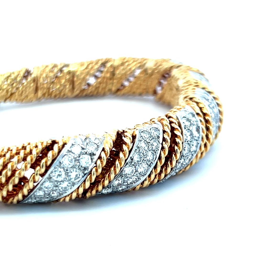 2.16 Carat Round Brilliant G VS Diamond 18 Karat Yellow Gold Bangle Bracelet