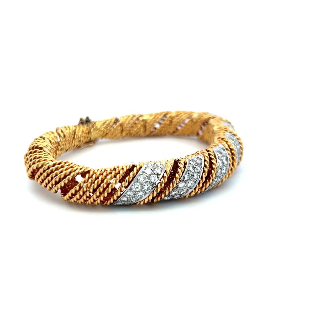 2.16 Carat Round Brilliant G VS Diamond 18 Karat Yellow Gold Bangle Bracelet