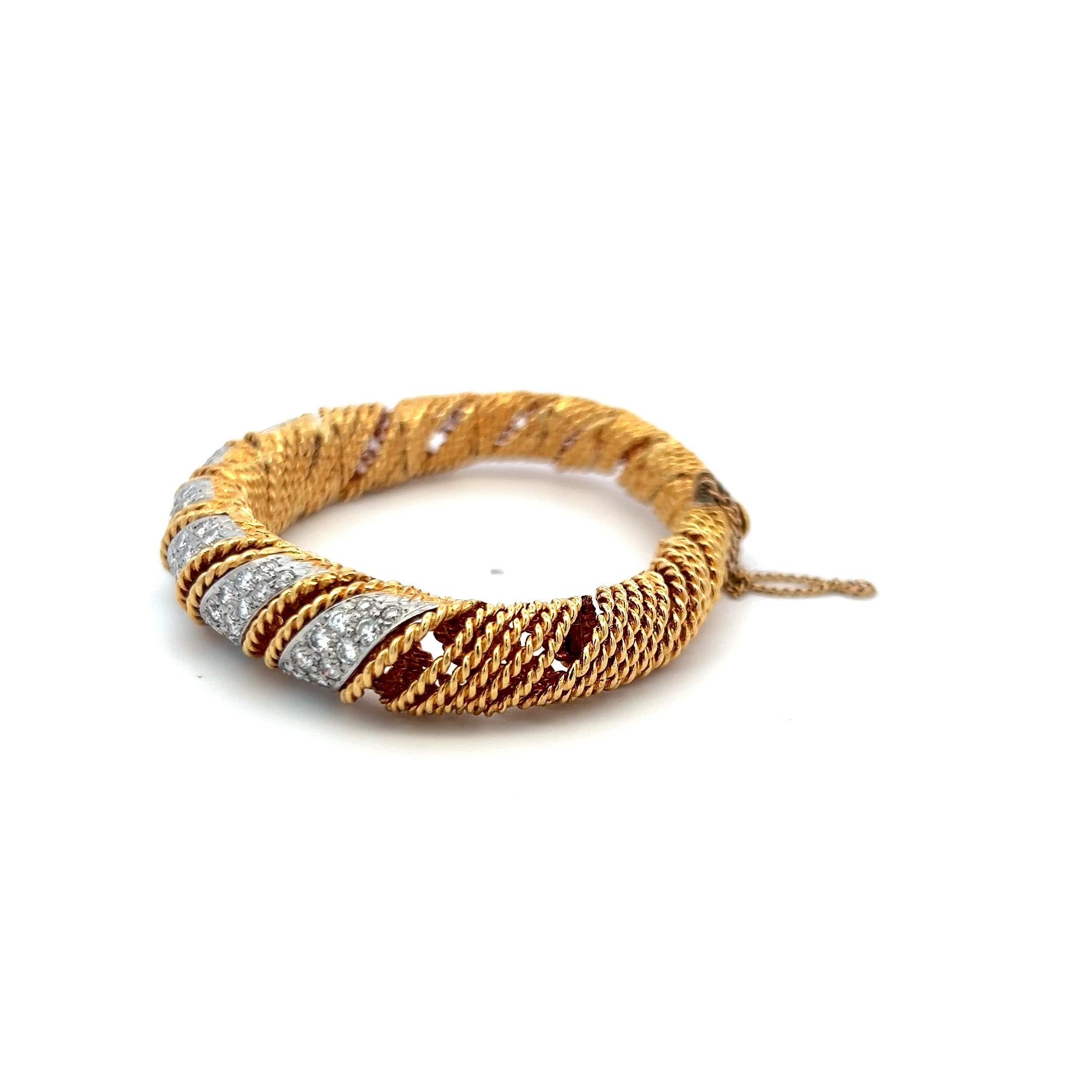 2.16 Carat Round Brilliant G VS Diamond 18 Karat Yellow Gold Bangle Bracelet