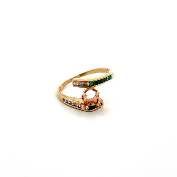 0.09 Carat Round Diamond 0.09 Carat Emerald 14K Yellow Gold Semi Mount Ring