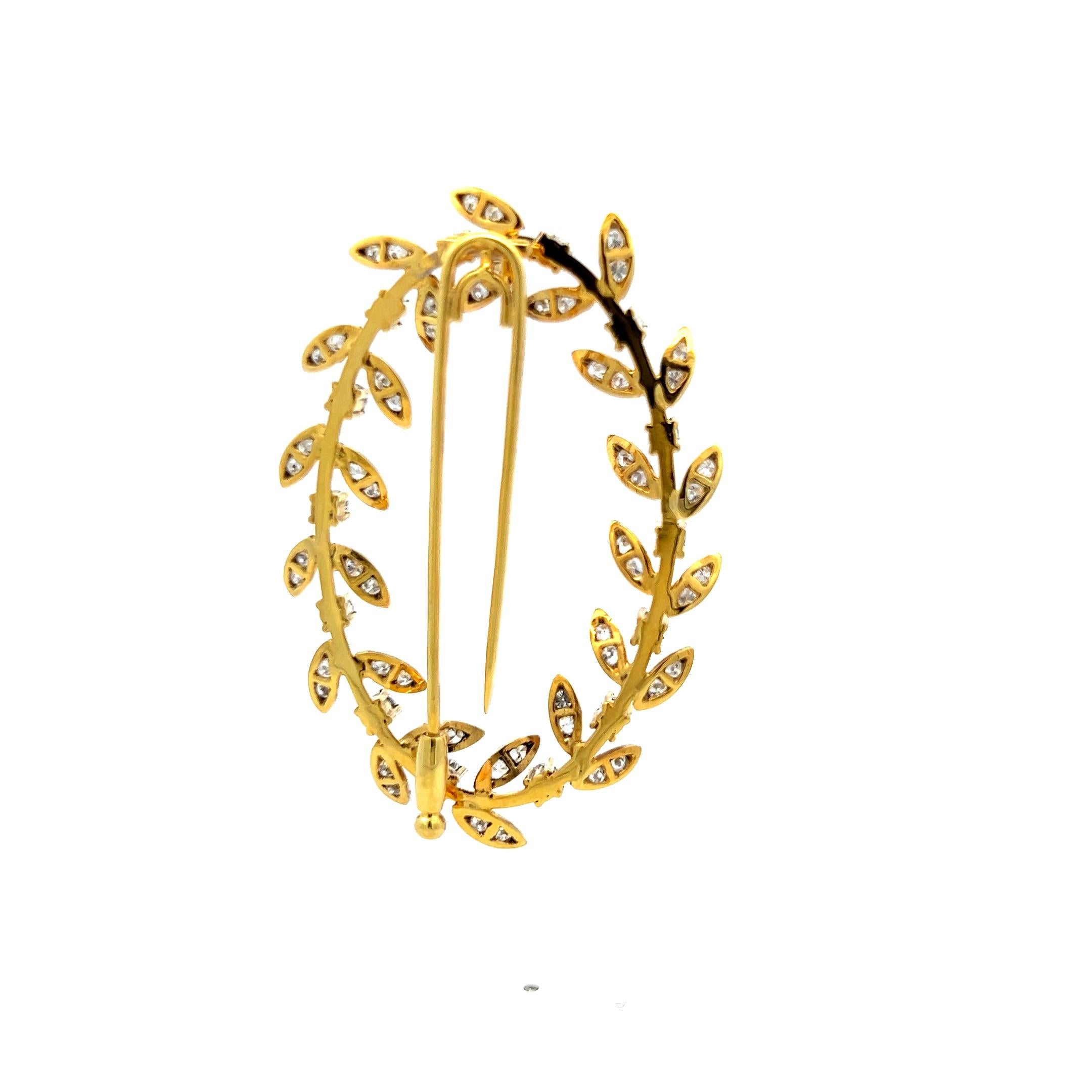Vintage 18K Yellow Gold Pin Brooch with 2.52 Carat Round H-VS Diamonds