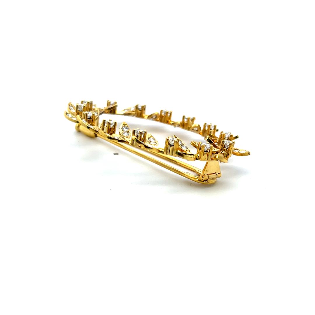 Vintage 18K Yellow Gold Pin Brooch with 2.52 Carat Round H-VS Diamonds
