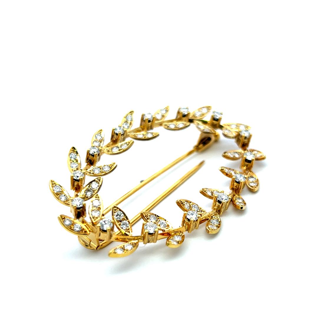 Vintage 18K Yellow Gold Pin Brooch with 2.52 Carat Round H-VS Diamonds