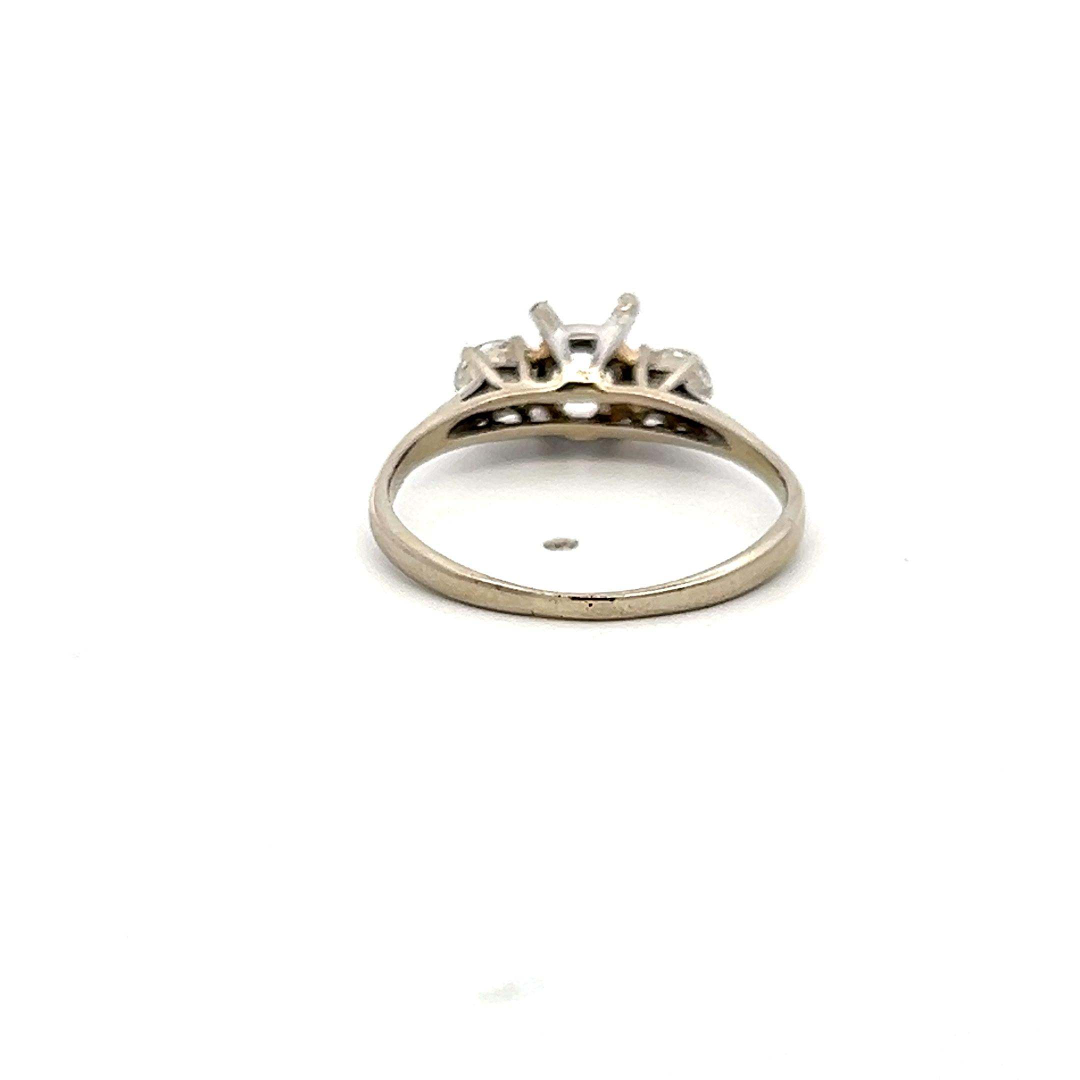 0.30 Carat Round Brilliant G VS Diamond 18 Karat White Gold Semi Mount Ring