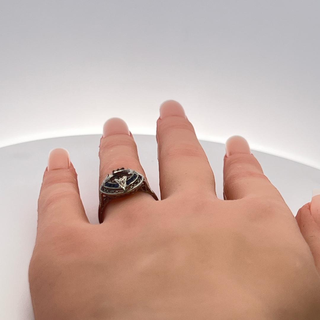 0.32 Carat Sapphire 0.06 Carat H SI Diamond Platinum Semi Mount Ring