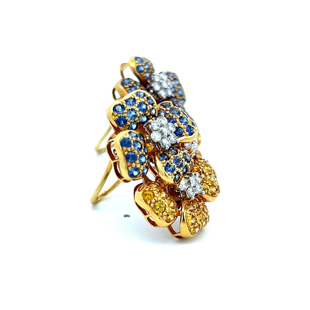 4.15 Carat Sapphire 0.96 Carat Round Diamond 18K Yellow Gold Cluster Earrings