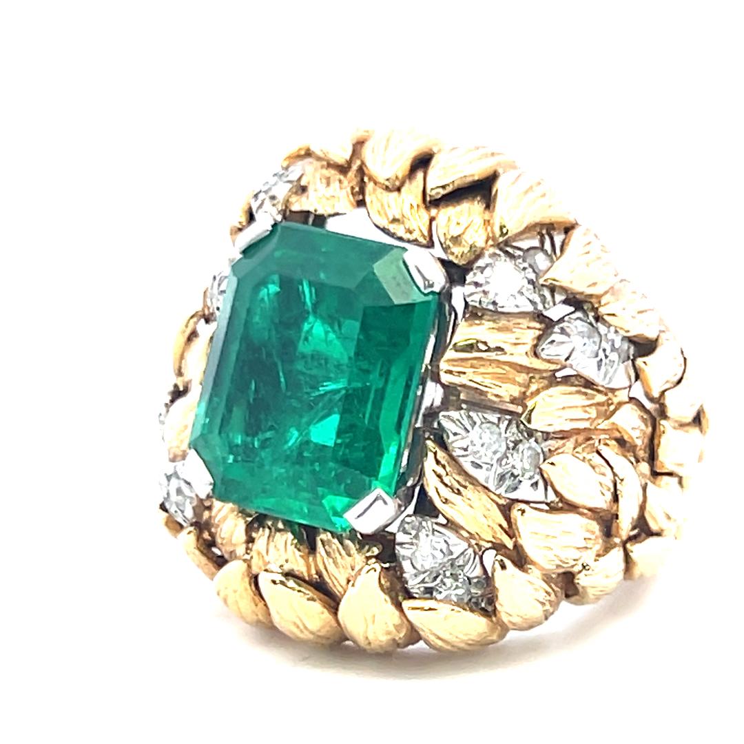 David Webb 6.00 Carat Emerald 0.46 Carat Baguette Diamond 18K YG Cocktail Ring