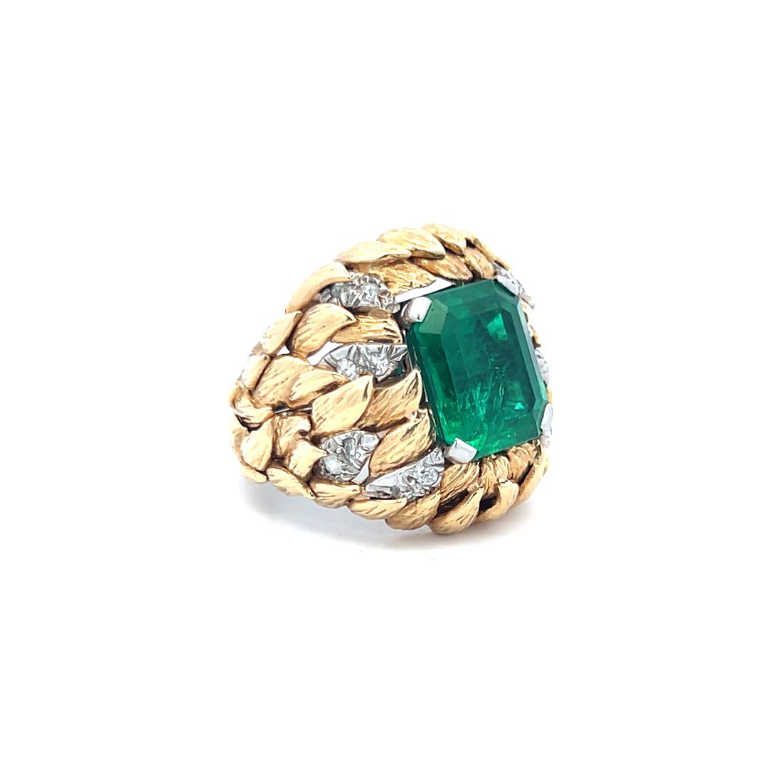 David Webb 6.00 Carat Emerald 0.46 Carat Baguette Diamond 18K YG Cocktail Ring