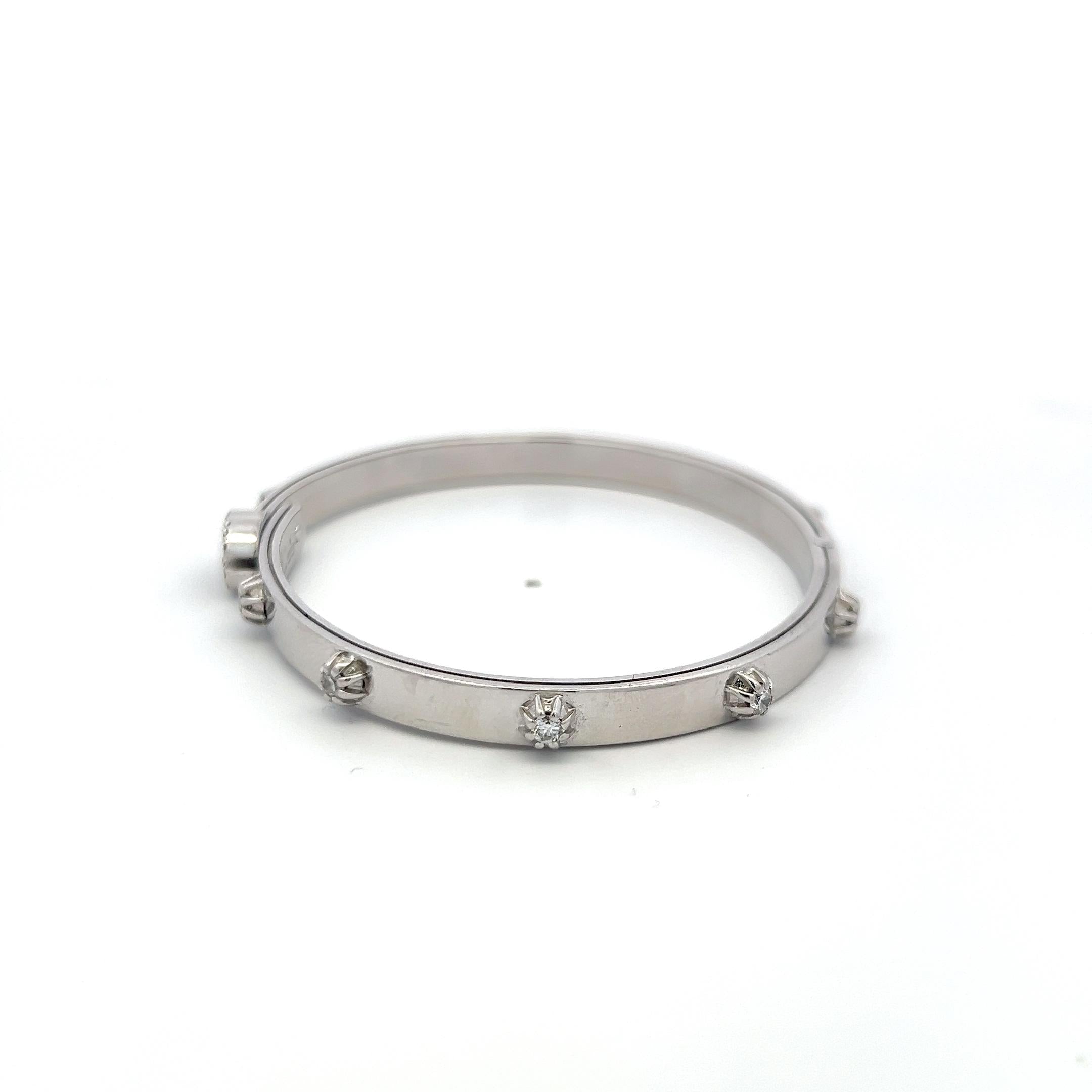 Gucci Vintage 18K White Gold Bangle Bracelet with 1.50 Carat F-VS Diamond