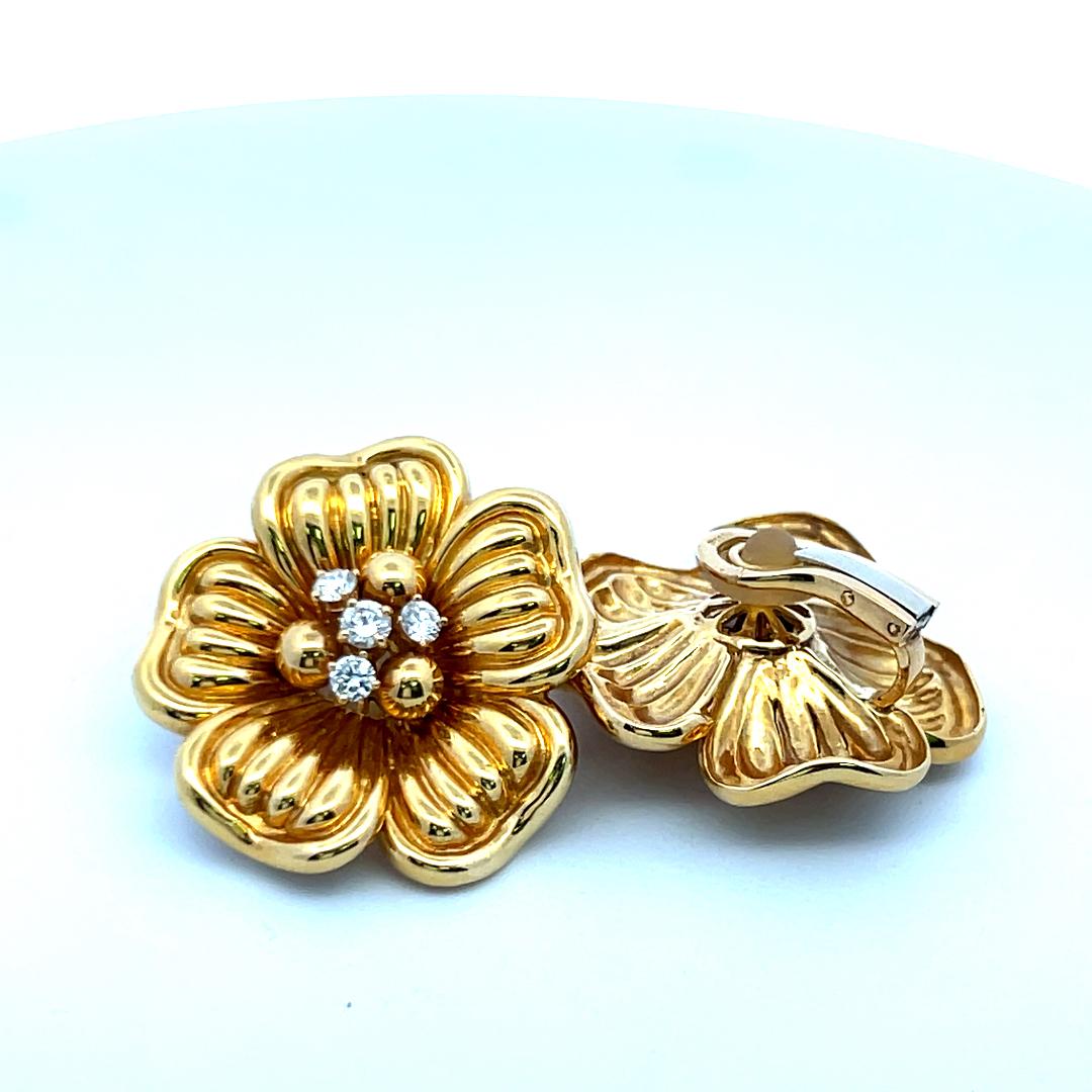 Vintage 18K Yellow Gold Clip On Earrings with 1 Carat Round H-VS Diamonds