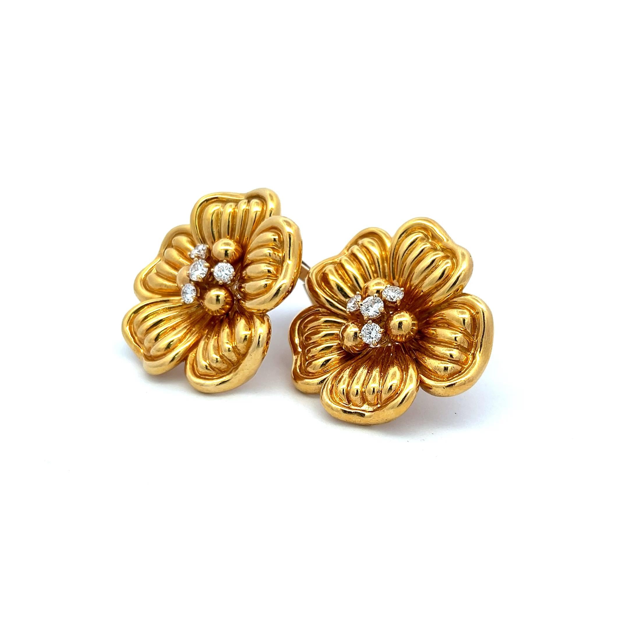 Vintage 18K Yellow Gold Clip On Earrings with 1 Carat Round H-VS Diamonds