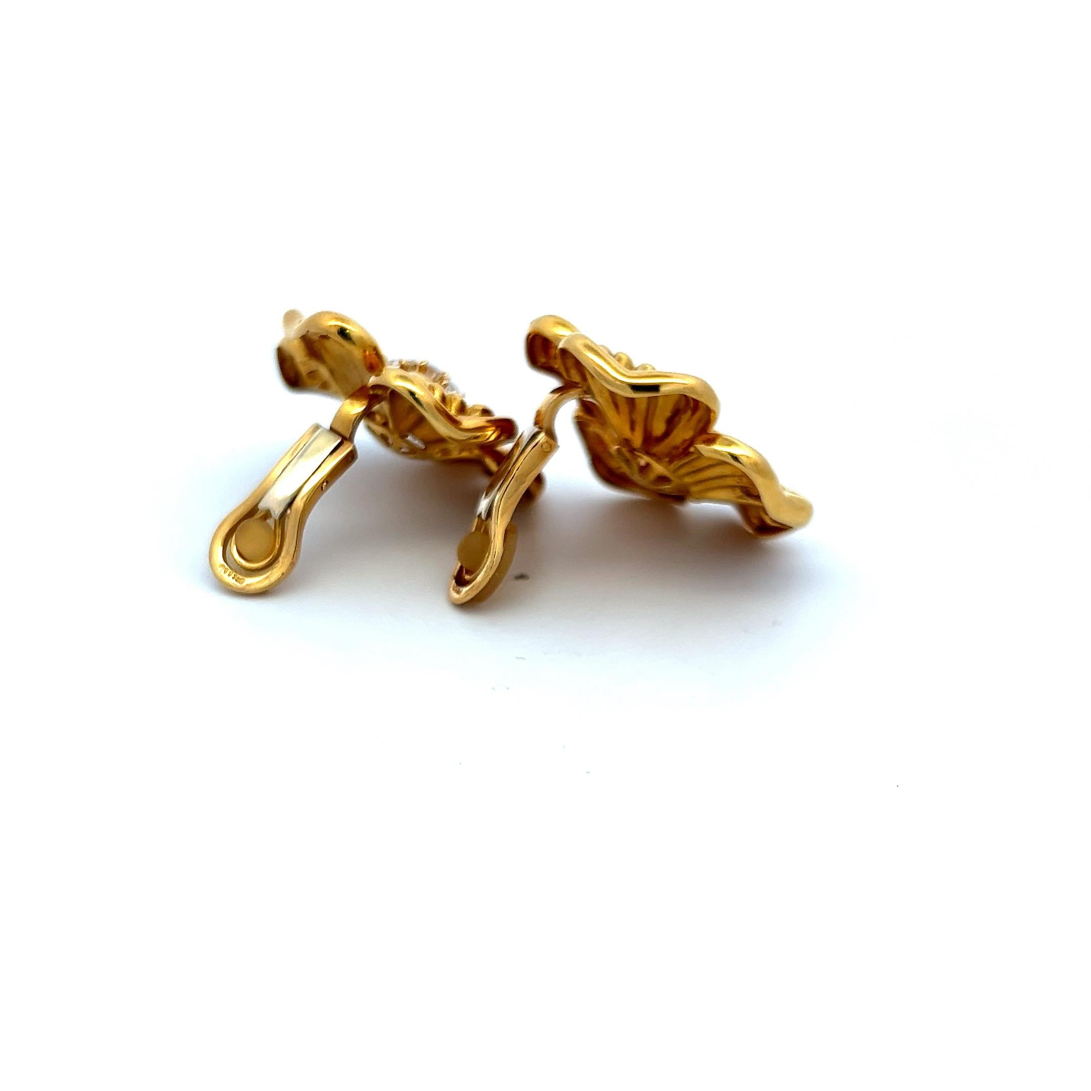Vintage 18K Yellow Gold Clip On Earrings with 1 Carat Round H-VS Diamonds