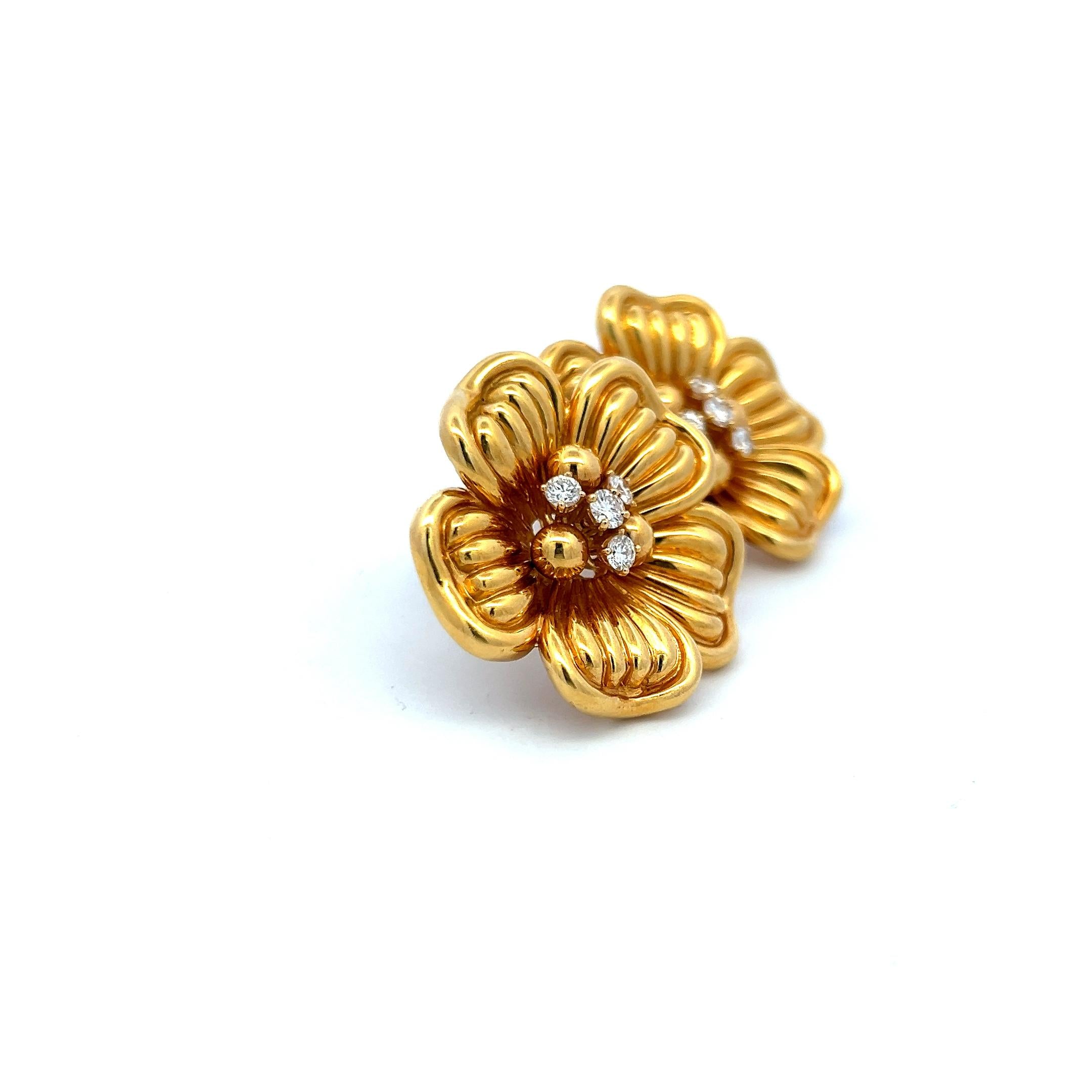 Vintage 18K Yellow Gold Clip On Earrings with 1 Carat Round H-VS Diamonds