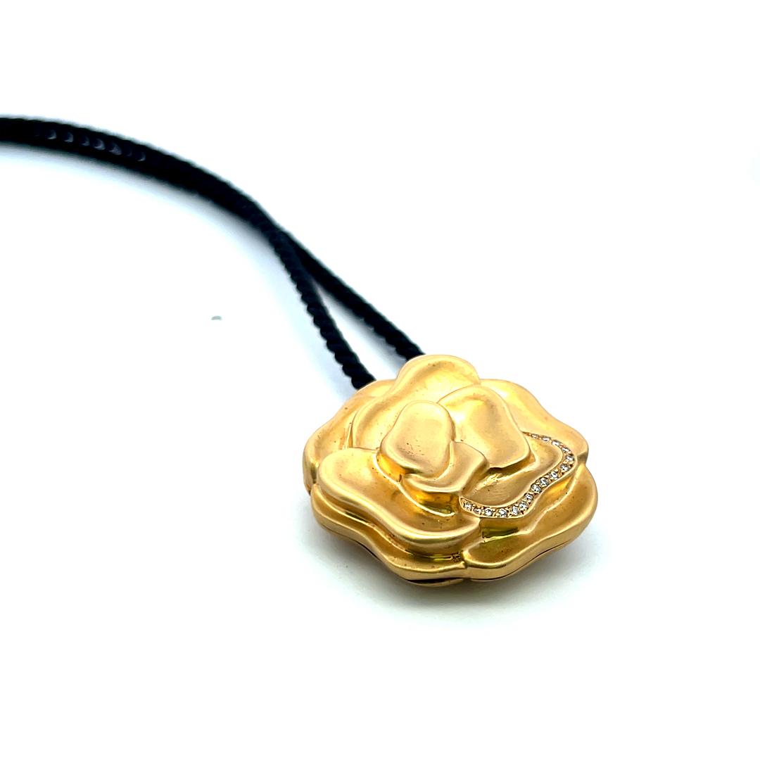 Angela Cummings 0.08 Carat Round Diamond 18K Yellow Gold Pendant Necklace