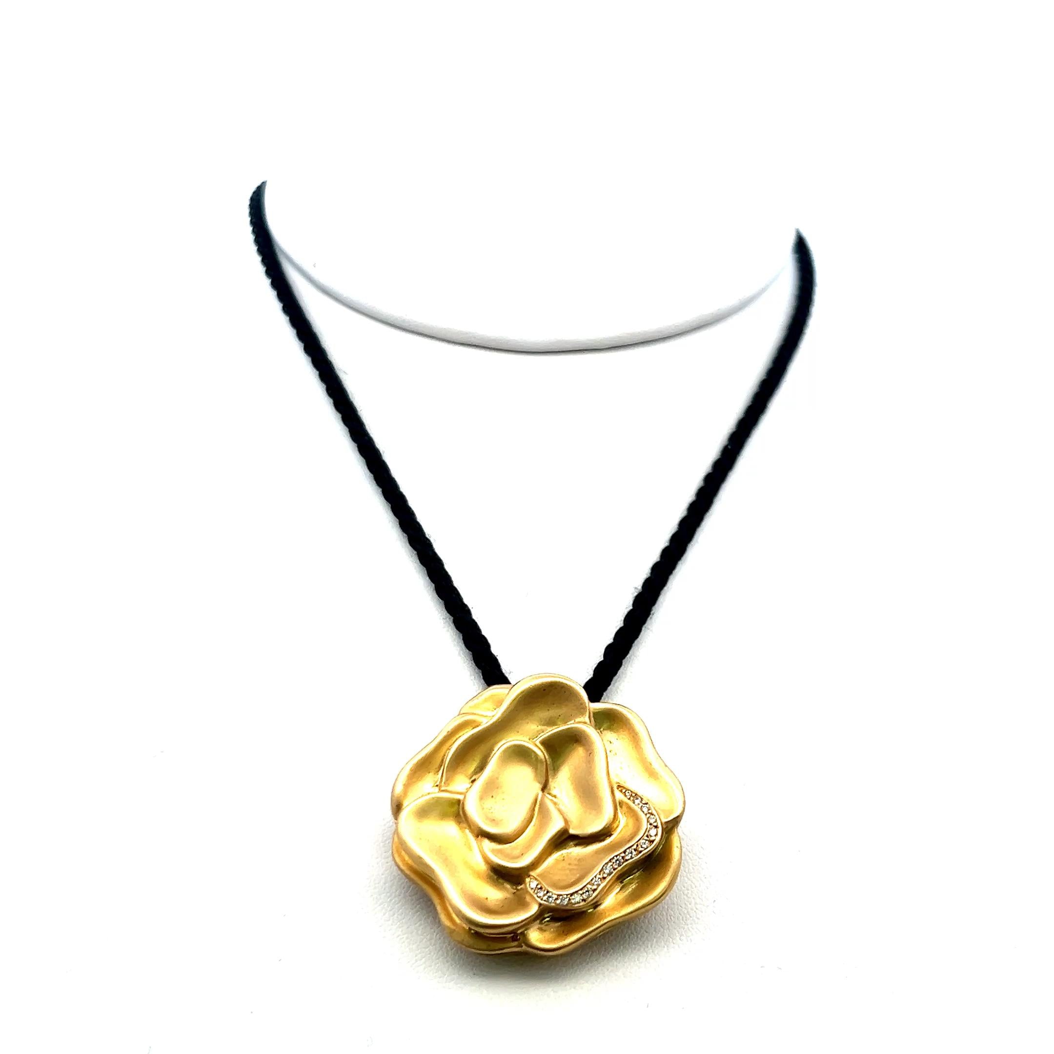 Angela Cummings 0.08 Carat Round Diamond 18K Yellow Gold Pendant Necklace
