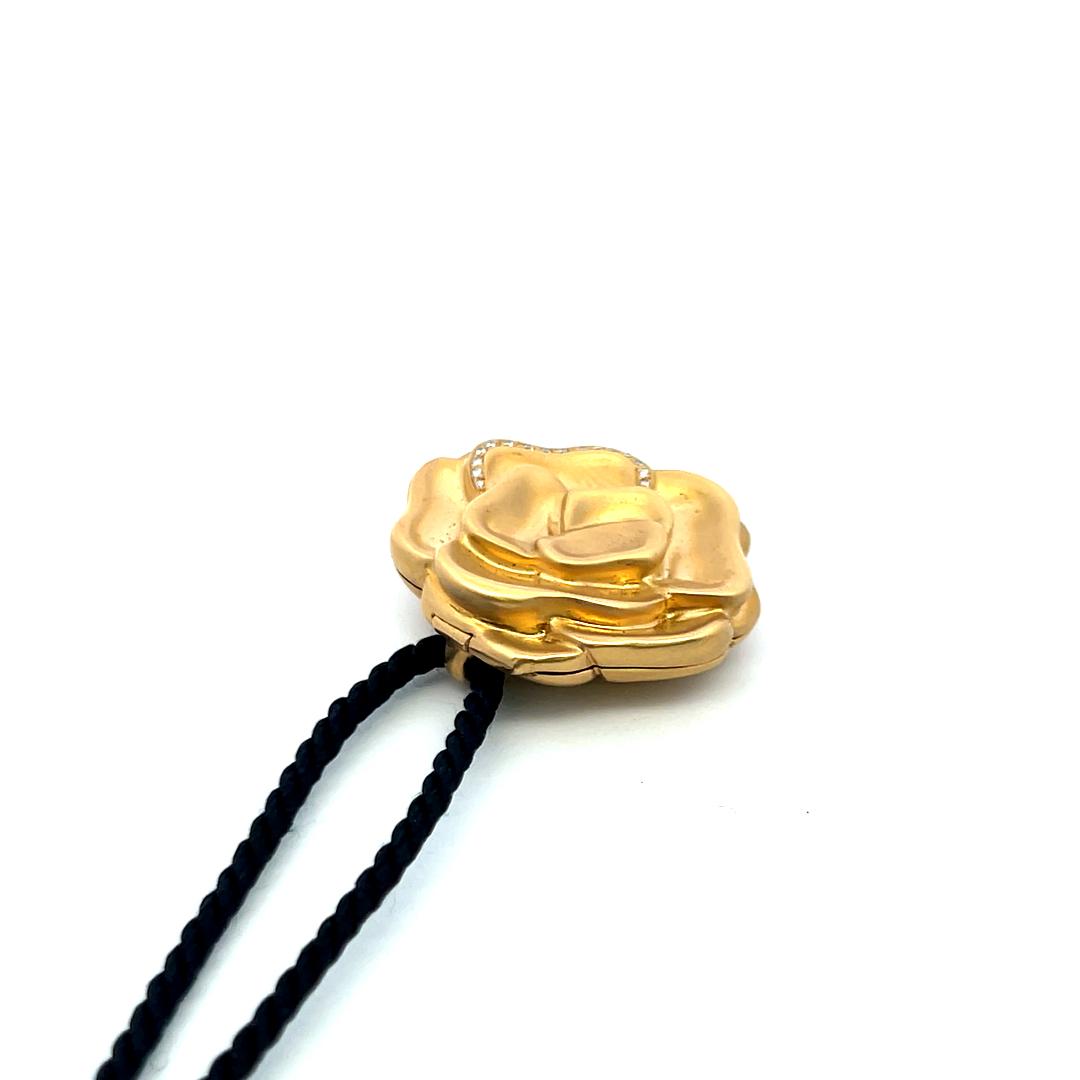 Angela Cummings 0.08 Carat Round Diamond 18K Yellow Gold Pendant Necklace