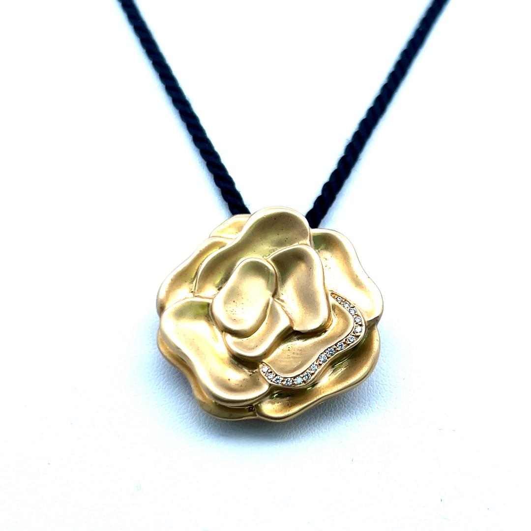 Angela Cummings 0.08 Carat Round Diamond 18K Yellow Gold Pendant Necklace