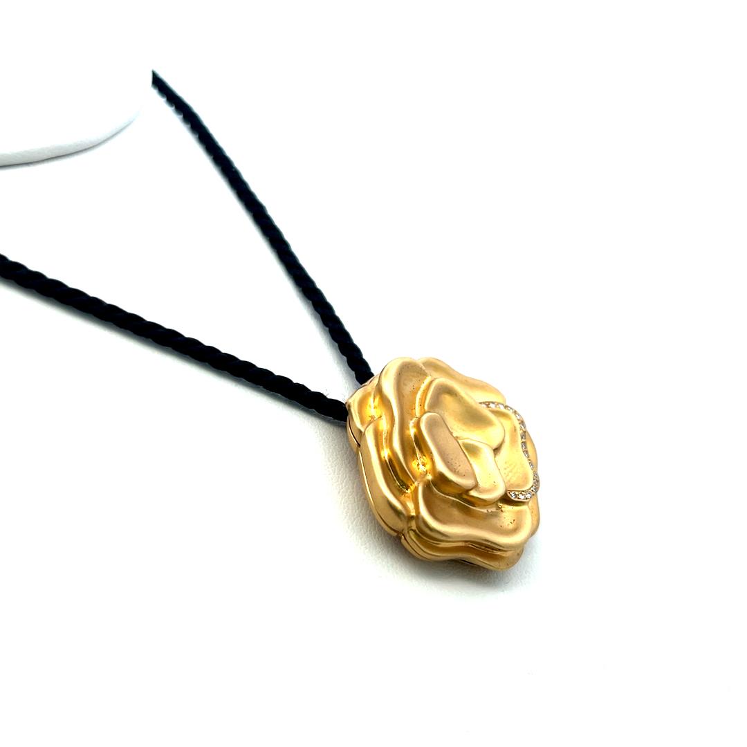 Angela Cummings 0.08 Carat Round Diamond 18K Yellow Gold Pendant Necklace