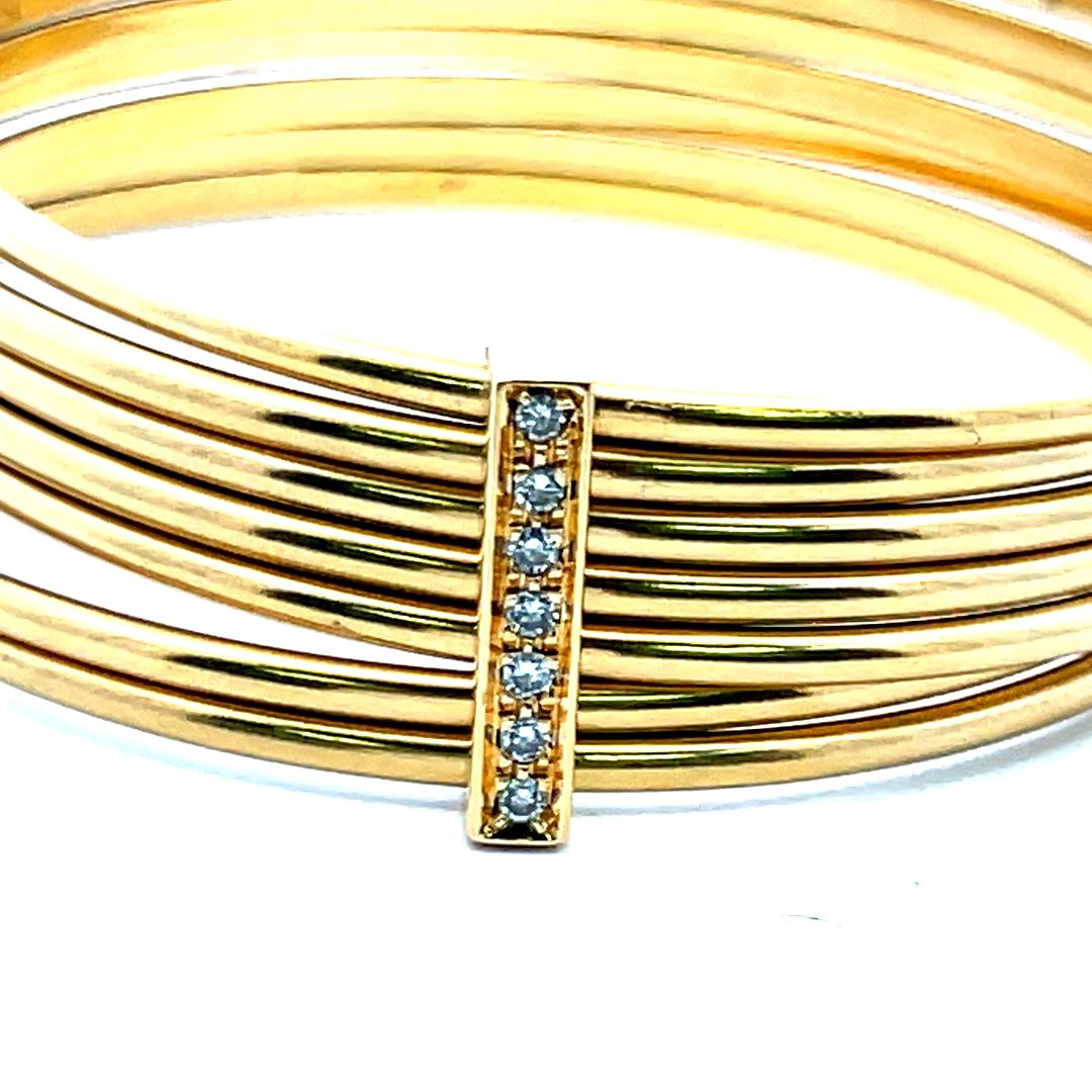 Gucci 0.35 Carat Round Brilliant Diamond 18 Karat Yellow Gold Bangle Bracelet