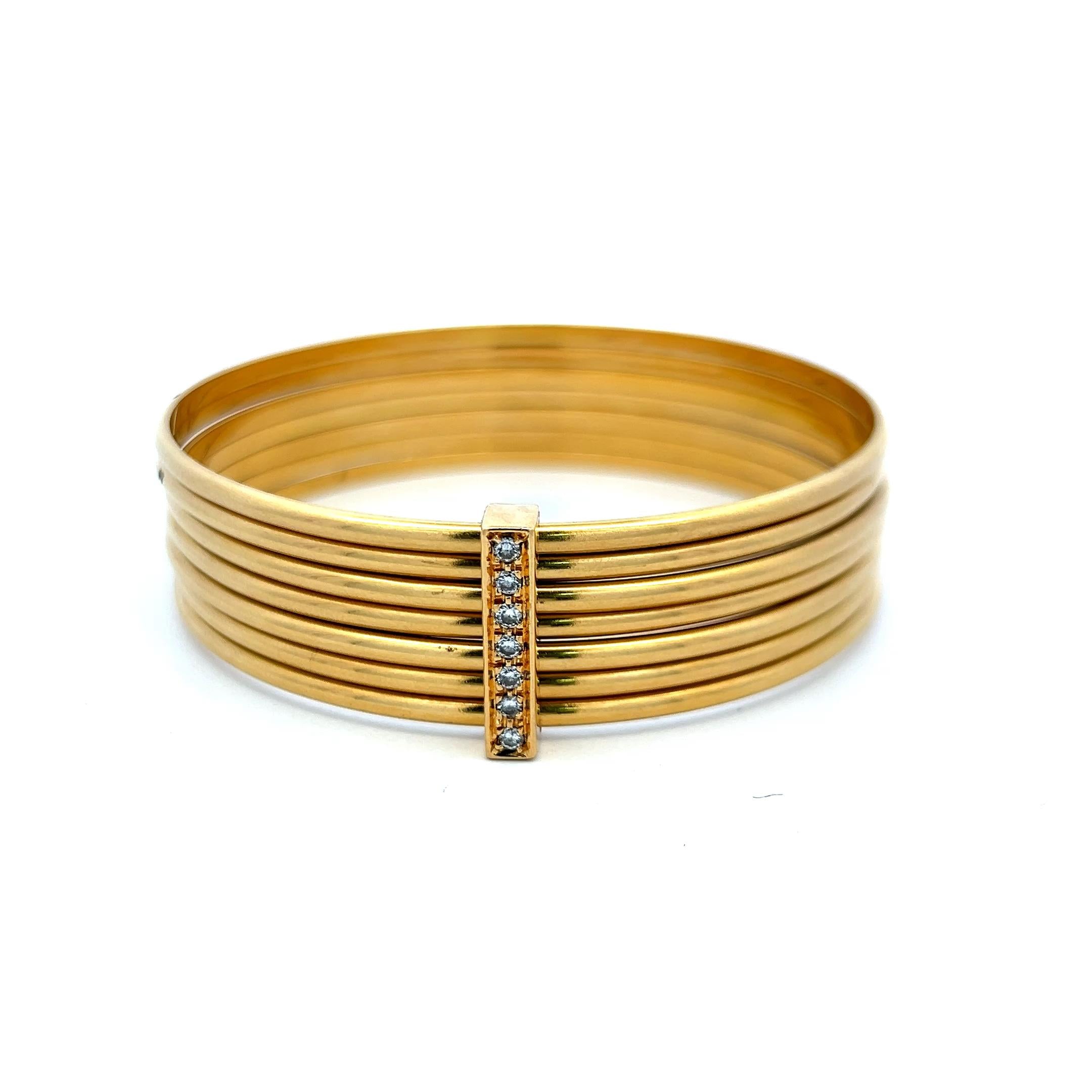 Gucci 0.35 Carat Round Brilliant Diamond 18 Karat Yellow Gold Bangle Bracelet