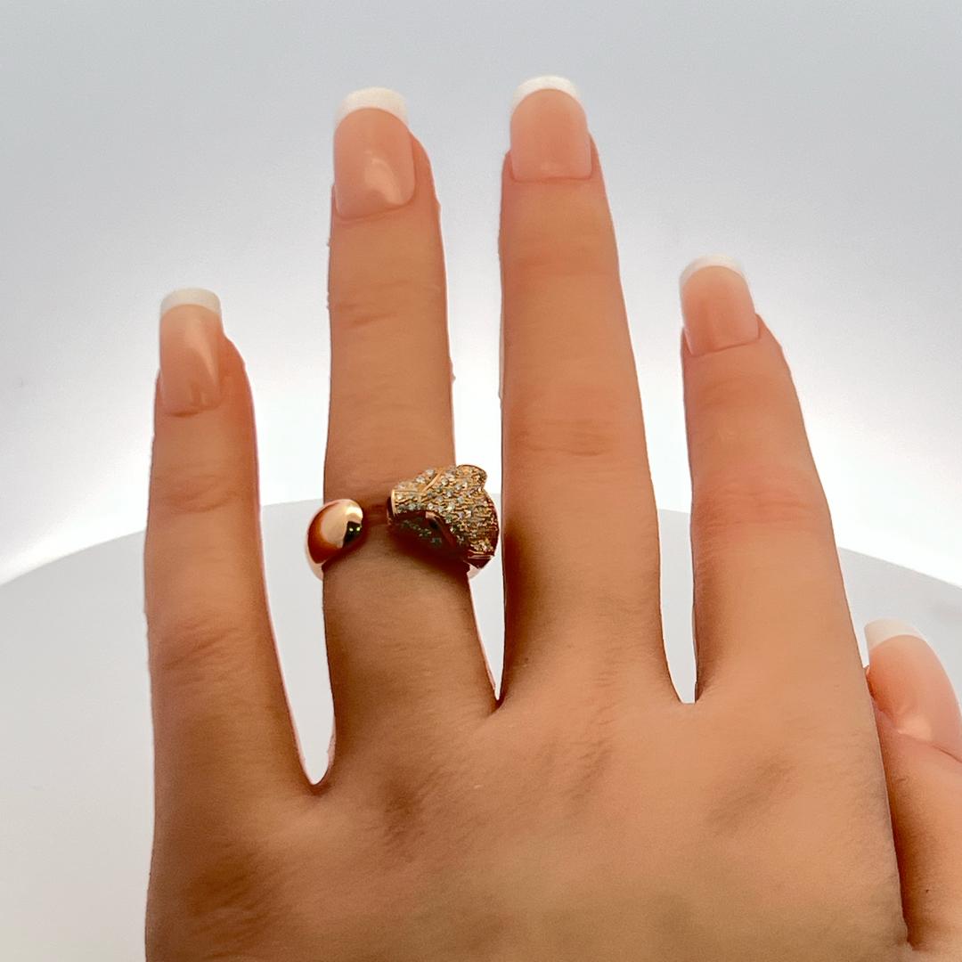 1.15 Carat F VS Diamond 0.06 Carat Emerald 18 Karat Rose Gold Panthere Ring