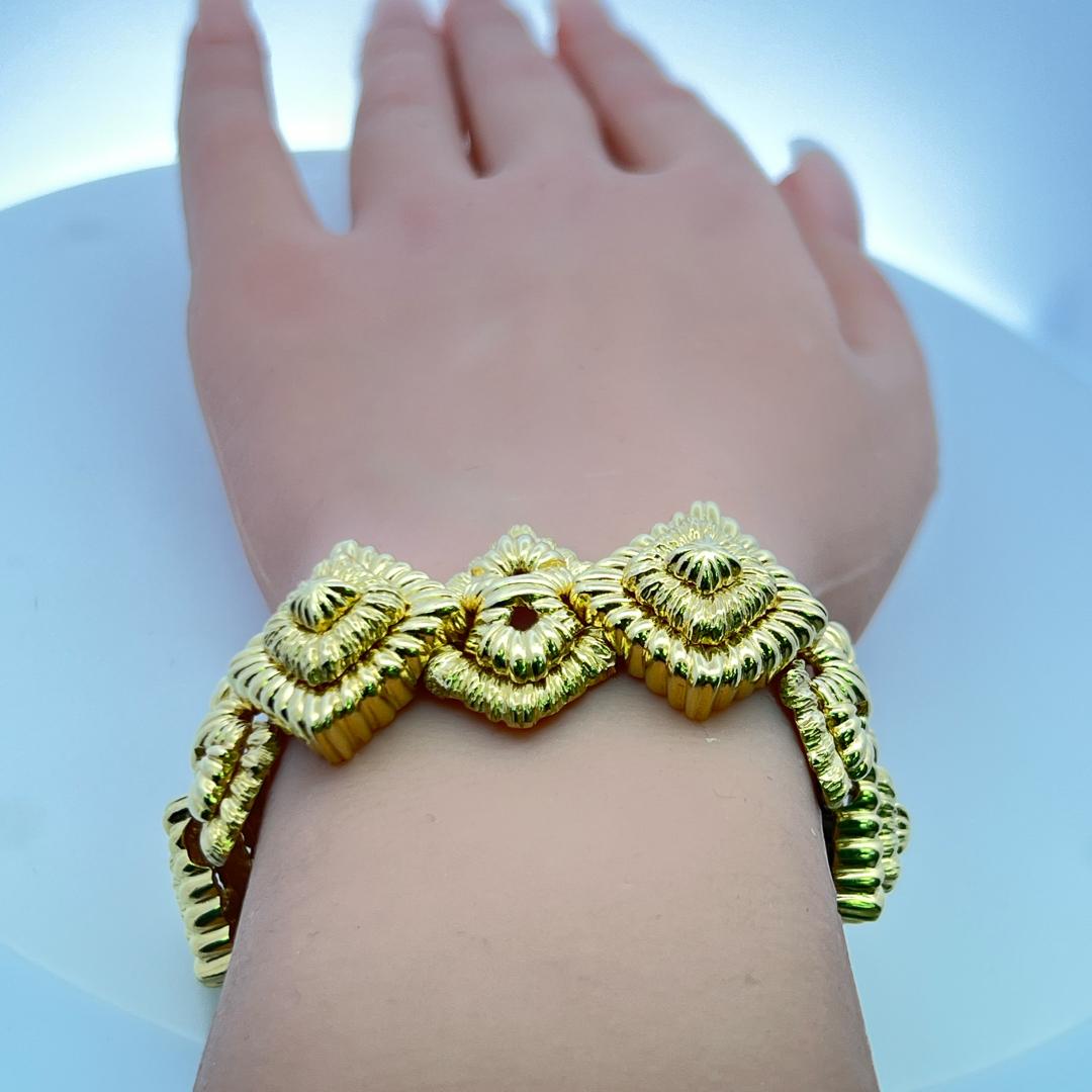 Van Cleef & Arpels Vintage 85.70 Grams 18 Karat Yellow Gold Link Bracelet