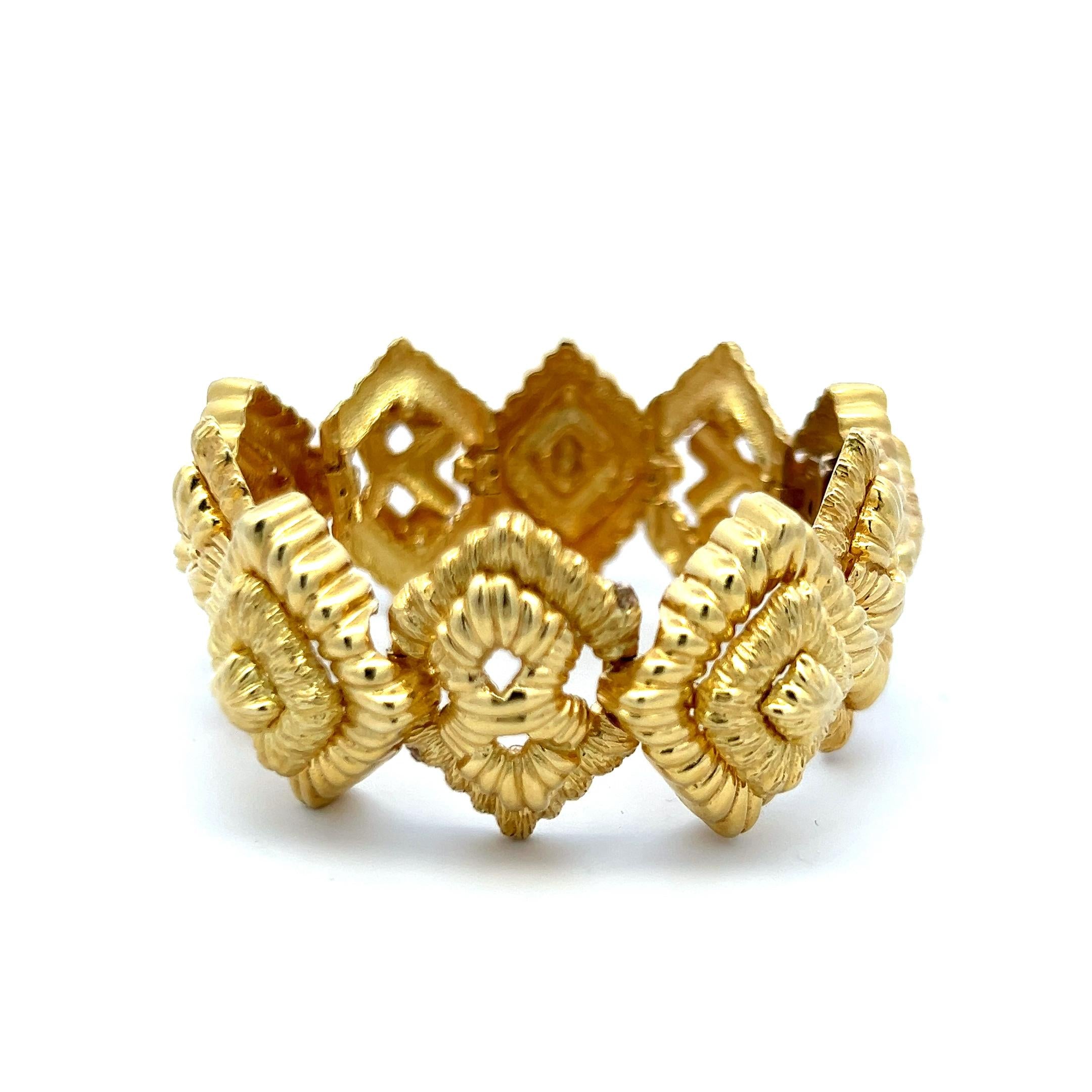 Van Cleef & Arpels Vintage 85.70 Grams 18 Karat Yellow Gold Link Bracelet