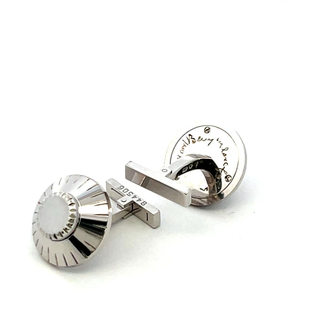 Cartier Vintage 25 Grams 18 Karat White Gold Locking Cufflinks 0.66-0.65 Inches