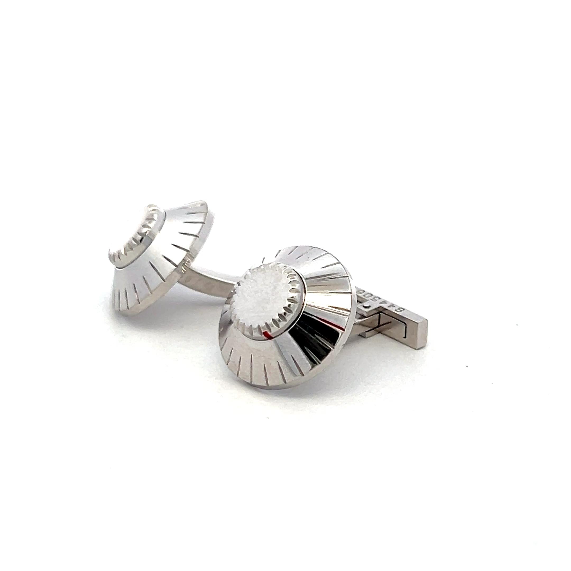Cartier Vintage 25 Grams 18 Karat White Gold Locking Cufflinks 0.66-0.65 Inches