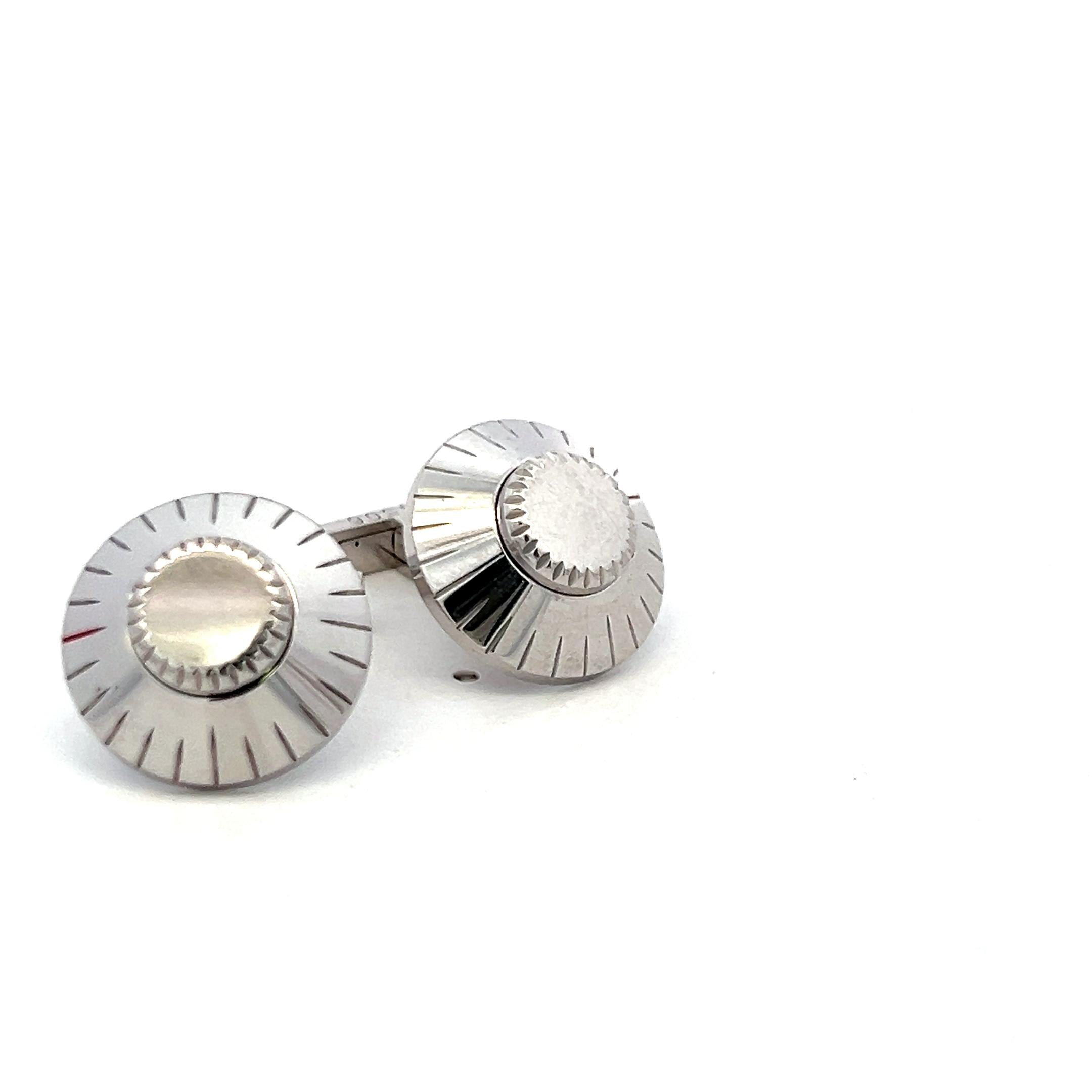 Cartier Vintage 25 Grams 18 Karat White Gold Locking Cufflinks 0.66-0.65 Inches