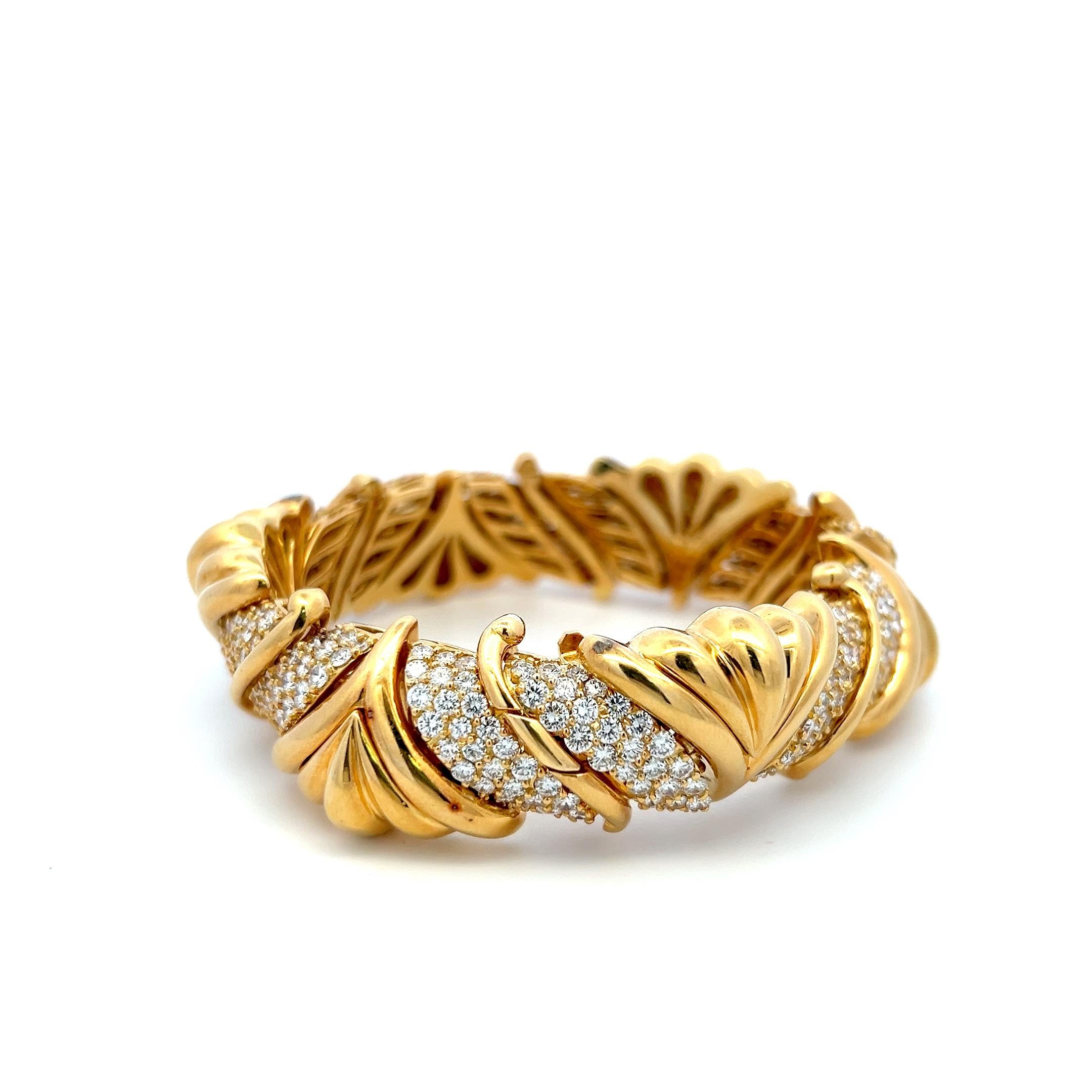 Hammerman Brothers 18K YG Link Bracelet with 15 Carat Round G VS Diamonds