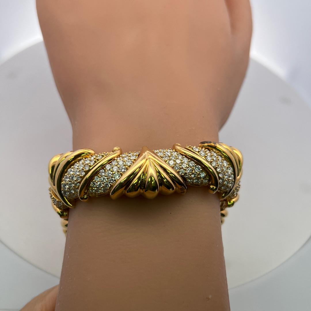 Hammerman Brothers 18K YG Link Bracelet with 15 Carat Round G VS Diamonds