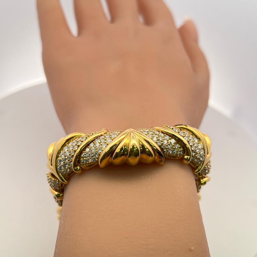 Hammerman Brothers 18K YG Link Bracelet with 15 Carat Round G VS Diamonds