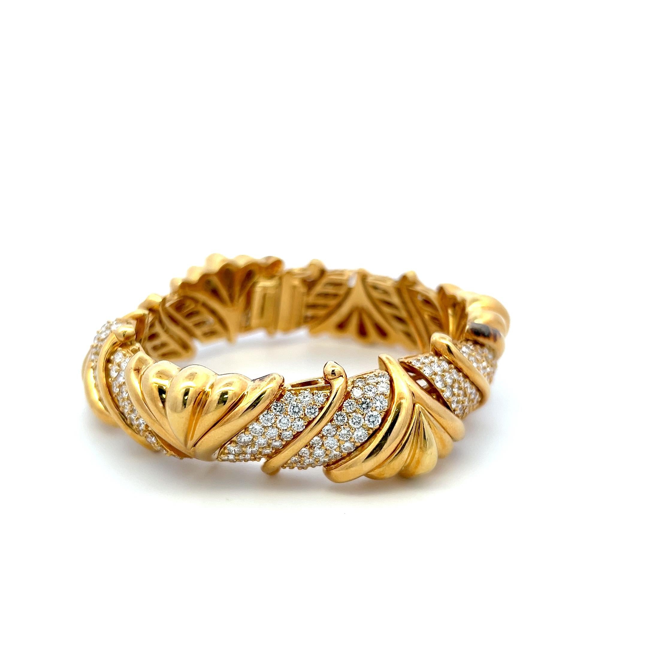 Hammerman Brothers 18K YG Link Bracelet with 15 Carat Round G VS Diamonds