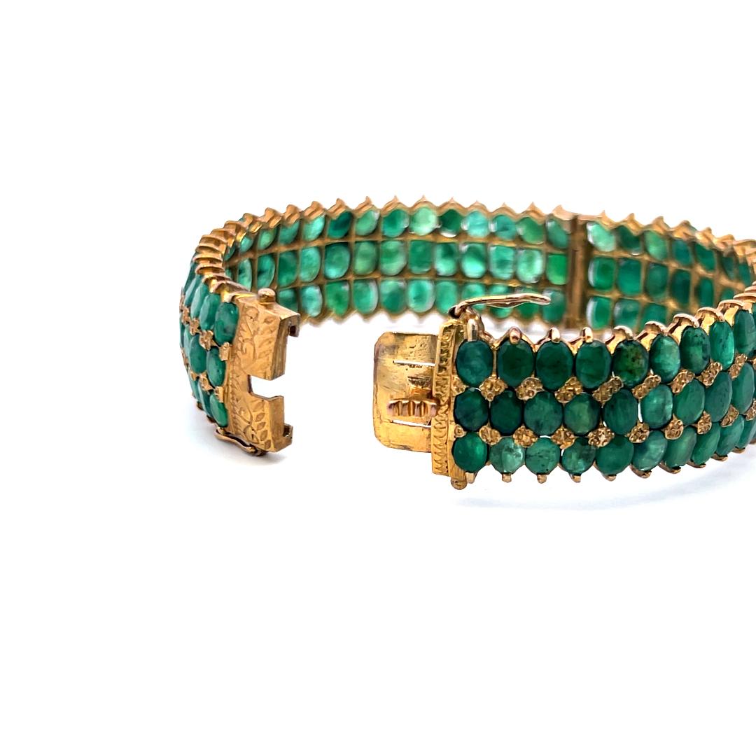 18 Karat Yellow Gold Oval 75 Carat Jade Bangle Bracelet 7 Inch 35.40 Grams