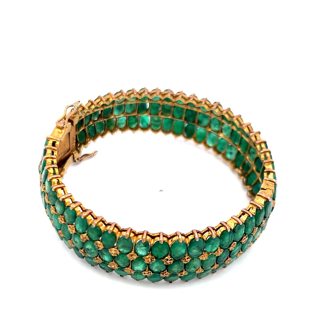 18 Karat Yellow Gold Oval 75 Carat Jade Bangle Bracelet 7 Inch 35.40 Grams