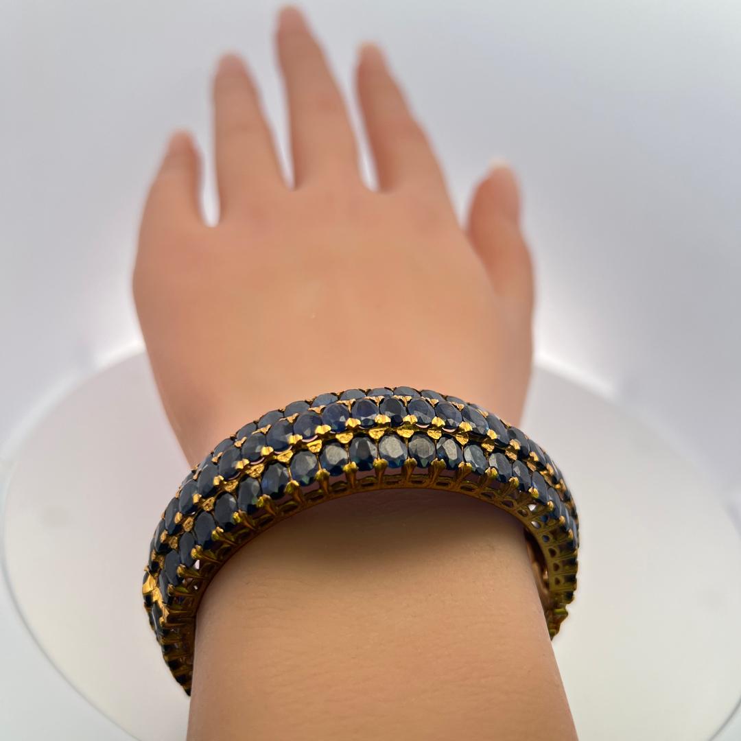 18K Yellow Gold Bangle Bracelet with 75 Carat Oval Sapphire Gemstones