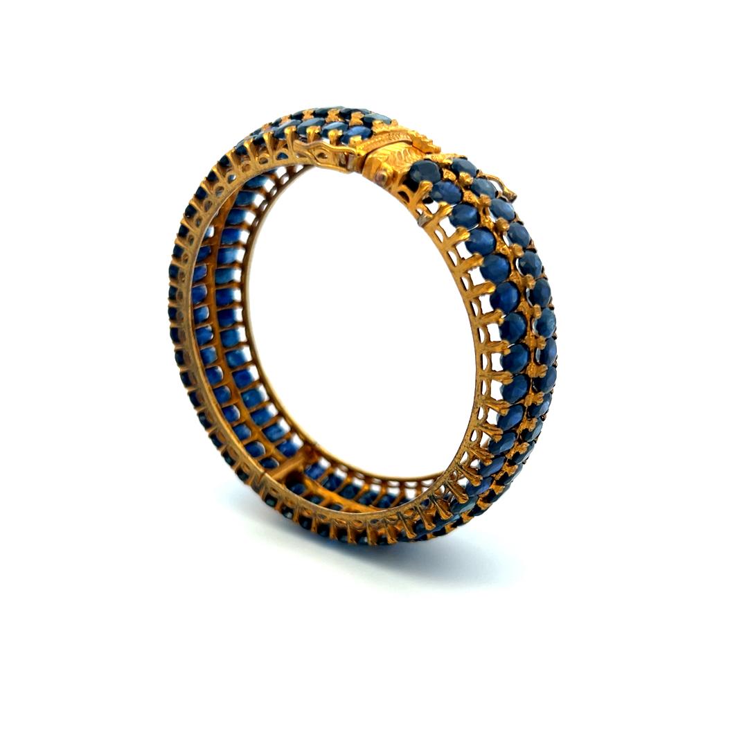 18K Yellow Gold Bangle Bracelet with 75 Carat Oval Sapphire Gemstones