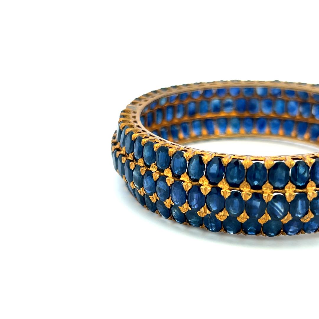 18K Yellow Gold Bangle Bracelet with 75 Carat Oval Sapphire Gemstones